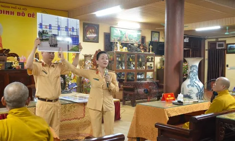 Tuyên truyền, nâng cao kiến thức ATGT tới các tăng ni phật tử