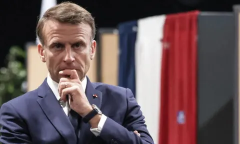Ông Macron loại trừ việc từ chức, bất kể kết quả của cuộc bầu cử Pháp