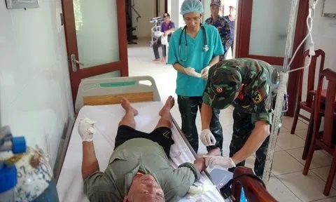 Cấp cứu kịp thời cho ngư dân Bình Định bị tai nạn lao động trên biển