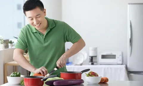 Khi cô giúp việc vắng nhà!