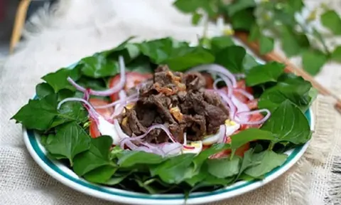 Ăn 1 mớ rau này tốt ngang “thuốc bổ tự nhiên”, ở quê mọc um tùm như cỏ