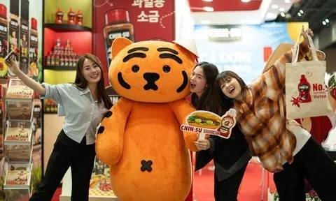 CHIN-SU tung bộ 4 sản phẩm tương ớt mới tại Seoul Food 2024, có gì đặc biệt mà được người Hàn khen “chuẩn gu”?