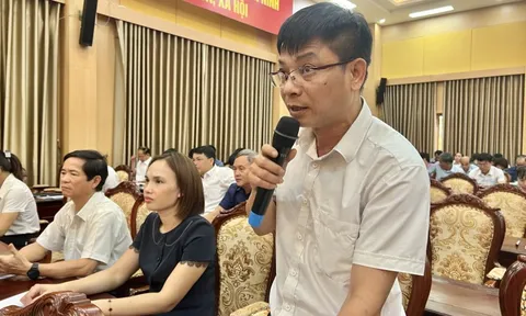 Cử tri Hoài Đức kiến nghị mở rộng vỉa hè đường gom đại lộ Thăng Long