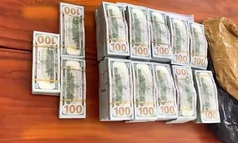 Bắt đối tượng vận chuyển trái phép 530 nghìn USD qua biên giới