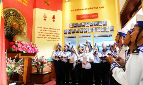 'Thắp lửa' tự hào ở chiến sĩ trẻ Hải quân