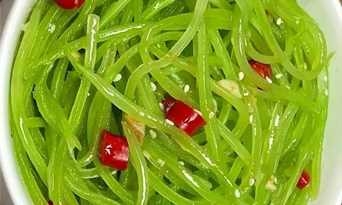 Ăn 1 mớ rau này như "nhân sâm của người nghèo", giàu canxi gấp 36 lần canh xương hầm