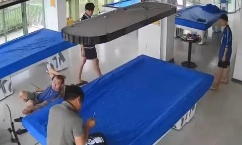 Đối tượng dí dao vào gáy nhân viên quán bida bị khởi tố