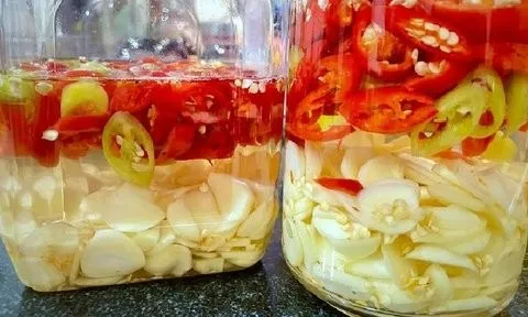Ngâm tỏi với giấm, làm cách này, đảm bảo tỏi trắng giòn, hấp dẫn