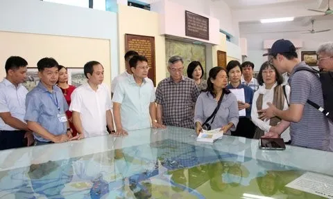 Các chuyên gia quốc tế thẩm định Di tích Bạch Đằng ở thị xã Quảng Yên
