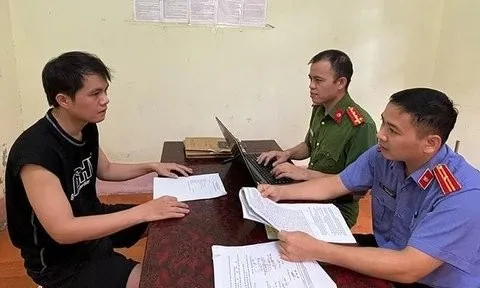 Bắt kẻ trộm 50 chỉ vàng trong đền thờ để mua xe máy tặng người yêu