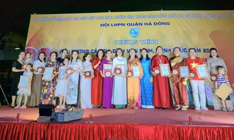 Hội LHPN quận Hà Đông: Biểu dương 13 gia đình văn minh, hạnh phúc