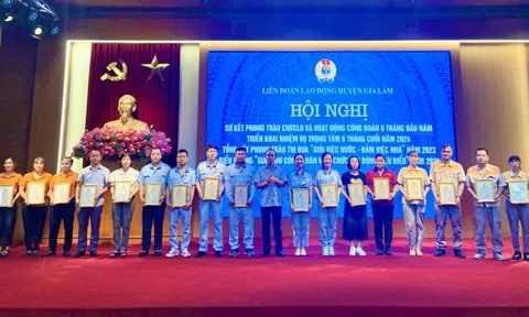Khen thưởng 68 gia đình công nhân viên chức lao động tiêu biểu năm 2024