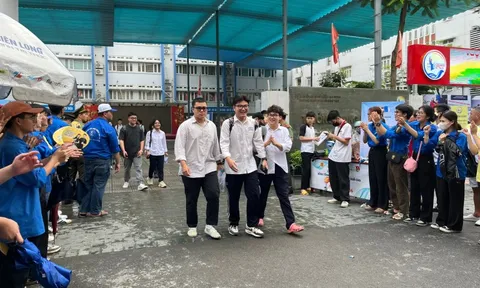 Hơn 2.700 thí sinh tại quận Ba Đình đã dự thi môn Ngữ văn