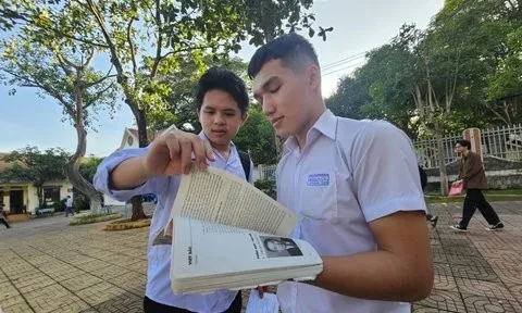 Đắk Lắk: Nhiều thí sinh hồi hộp trước giờ thi môn Ngữ Văn