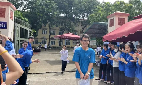 Thí sinh phấn khởi khi đề Ngữ văn vào bài Đất nước