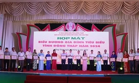 Đồng Tháp biểu dương 150 gia đình tiêu biểu nhân ngày Gia đình Việt Nam