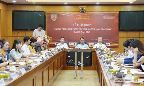 Phát động Chương trình bình chọn, tôn vinh 'Gương sáng pháp luật' lần III