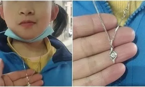 Cậu bé mang dây chuyền kim cương đi tặng bạn gái cùng lớp