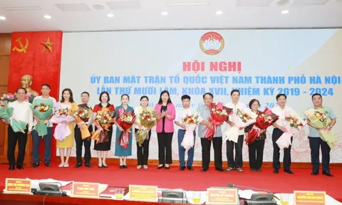 Hoàn thành việc xây nhà Đại đoàn kết cho hộ nghèo chào mừng Đại hội MTTQ Việt Nam thành phố lần thứ XVIII