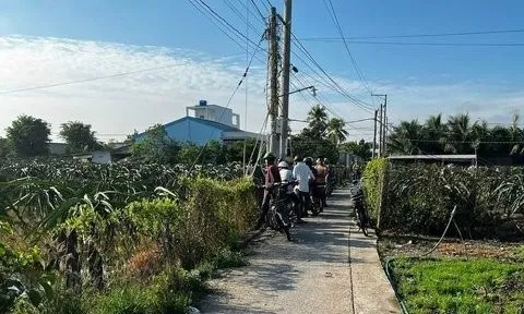 Long An: Người phụ nữ nghi bị sát hại với nhiều vết thương trên người
