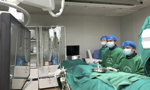 Cứu sống cụ bà 70 tuổi ngừng tim do nhồi máu cơ tim cấp