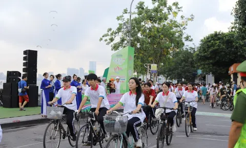 Sôi động Ngày hội đạp xe hành trình xanh “Sắc Sen Tây Hồ“
