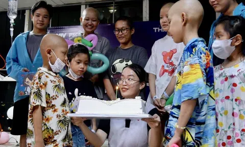 Chuyến xe tử tế tháng 7: Vẽ ước mơ cho những bệnh nhi tại Bệnh viện Ung bướu Đà Nẵng