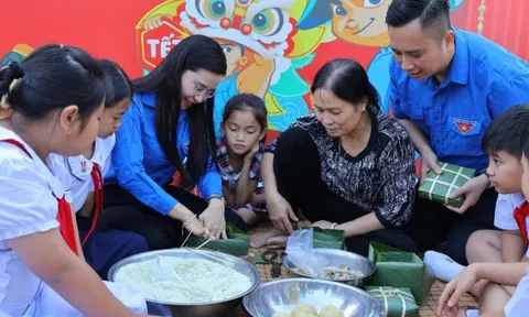 “Xuân sẻ chia - Tết yêu thương” trao quà tới 735 thiếu nhi mồ côi do dịch Covid-19