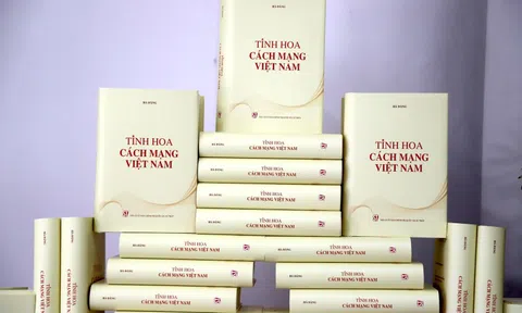 Ra mắt cuốn sách ‘Tinh hoa cách mạng Việt Nam’ của nhà báo lão thành Hà Đăng