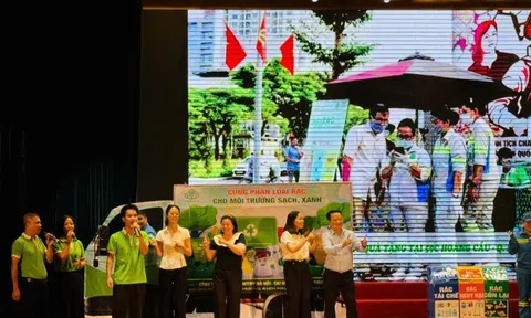Tôn vinh hình ảnh công nhân môi trường bằng nghệ thuật