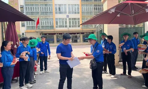 Hơn 8.000 tình nguyện viên Thủ đô tiếp sức mùa thi tốt nghiệp THPT năm 2025