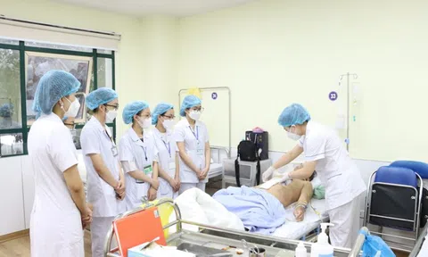 Điểm sàn nhóm ngành sức khỏe có cấp chứng chỉ hành nghề trình độ đại học năm 2025 thấp nhất 17 điểm