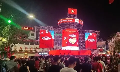Hà Nội: Người dân háo hức đón chờ đại lễ tại Quảng trường Đông Kinh Nghĩa Thục