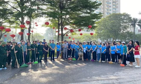 Phú Thượng ra quân vệ sinh môi trường, chủ động ứng phó bão số 11