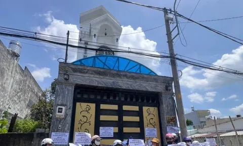 Vụ vỡ hụi 200 tỷ đồng ở TP.HCM: Hàng trăm nạn nhân "kêu cứu" tại trụ sở công an