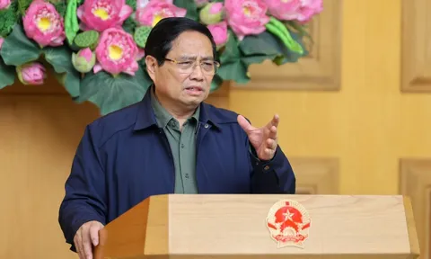 Thủ tướng họp khẩn về ứng phó, khắc phục hậu quả mưa lũ tại miền Trung