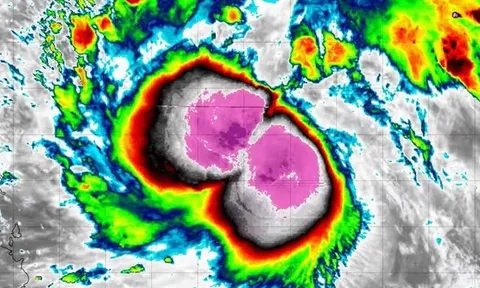 Bão Kalmaegi "mạnh lên từng ngày", mắt bão sắc nét