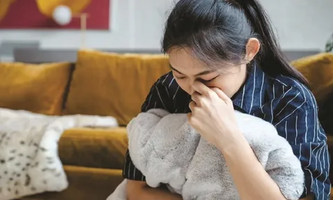 Bố ngoại tình đẩy con gái vào bi kịch