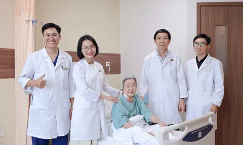 Cứu sống cụ bà 80 tuổi mắc ung thư dạ dày ở vùng “tử huyệt”