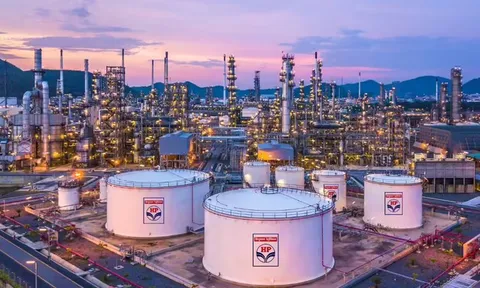 “Khách quen” của dầu Nga hành động thận trọng sau đòn trừng phạt của Mỹ