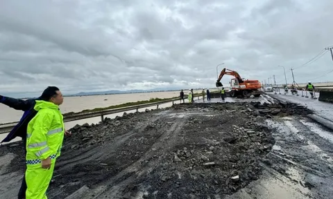 Bộ Xây dựng: Các lực lượng trực ban 24/24 ứng phó bão số 15