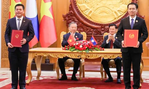 Bộ Công Thương hai nước Việt Nam, Lào trao Biên bản ghi nhớ về phát triển chuỗi liên kết công nghiệp