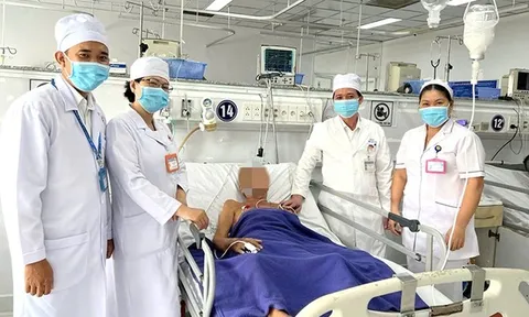 Người đàn ông 62 tuổi nguy kịch vì sặc nửa trái nho xanh