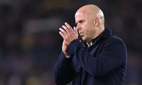 Rúng động Liverpool: Gerrard được chọn thay thế HLV Arne Slot?