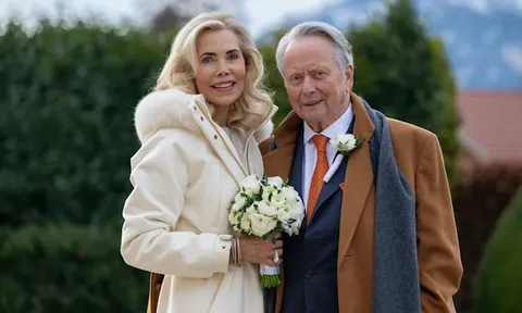 Tỷ phú đình đám kết hôn lần thứ 4 ở tuổi 82, cô dâu trẻ kém 20 tuổi