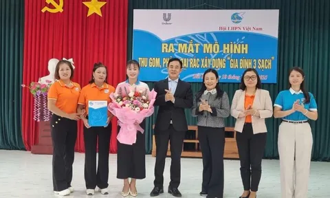 Hội LHPN xã Bất Bạt ra mắt mô hình “Thu gom, phân loại rác xây dựng gia đình 3 sạch” ​