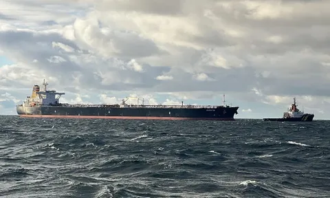 Diễn biến mới với con tàu nghi thuộc “hạm đội bóng tối” Nga sau 11 tháng bị bắt tại Biển Baltic