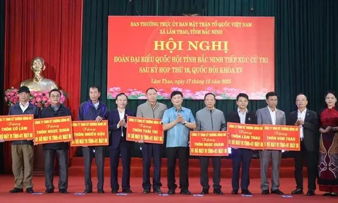 Công ty TNHH Kỹ thương Đông Đô trao tặng 17 bộ máy tính-chung tay thúc đẩy chuyển đổi số tại xã Lâm Thao-Bắc Ninh