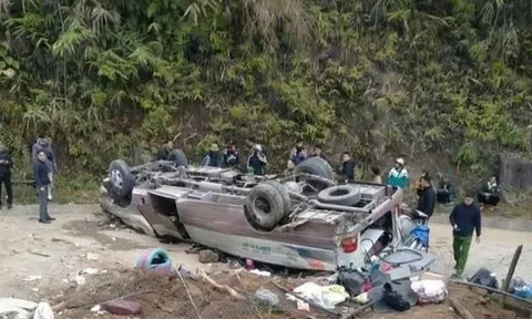 Nguyên nhân vụ lật xe khách chở đoàn thiện nguyện khiến 9 người tử vong
