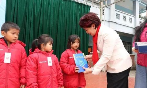 Mang yêu thương sưởi ấm mùa đông cho học sinh vùng cao